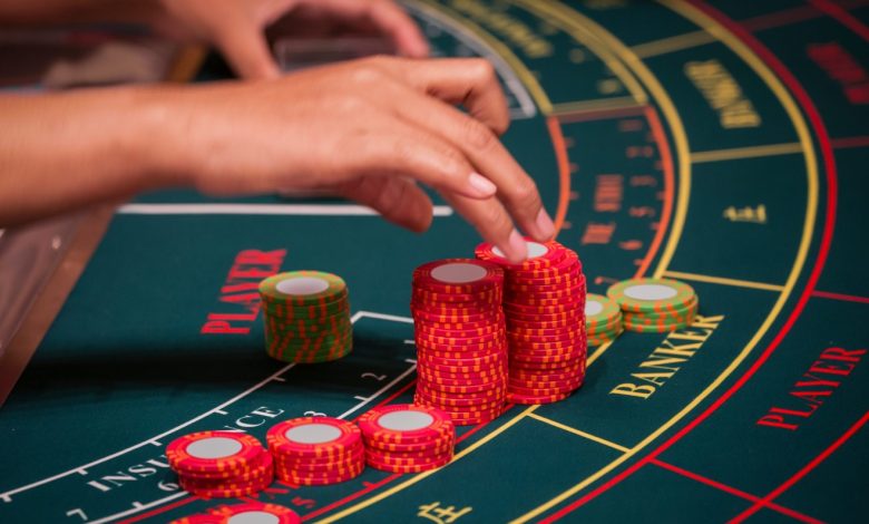 How to play real money baccarat online