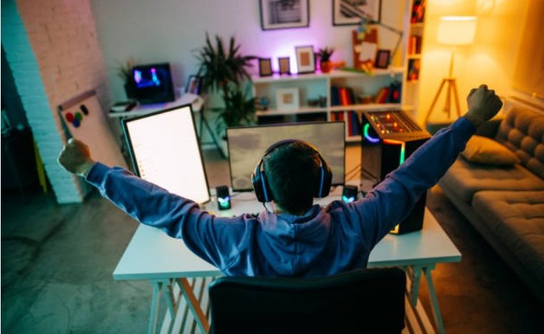 How to Play Online Games on Mobile and PC Platforms